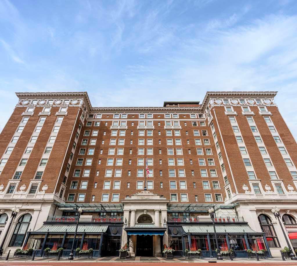 Amway Grand Plaza, Curio Collection by Hilton in Grand Rapids