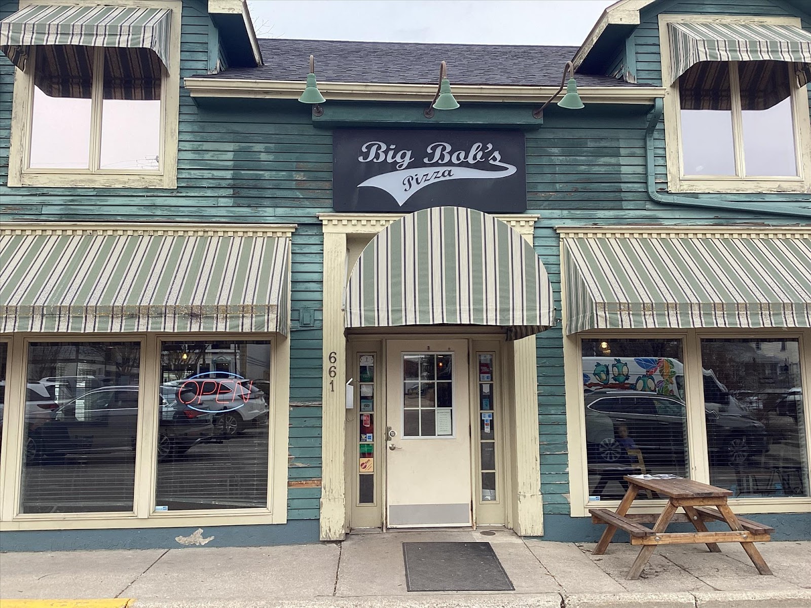 Big Bob's Pizza in Grand Rapids
