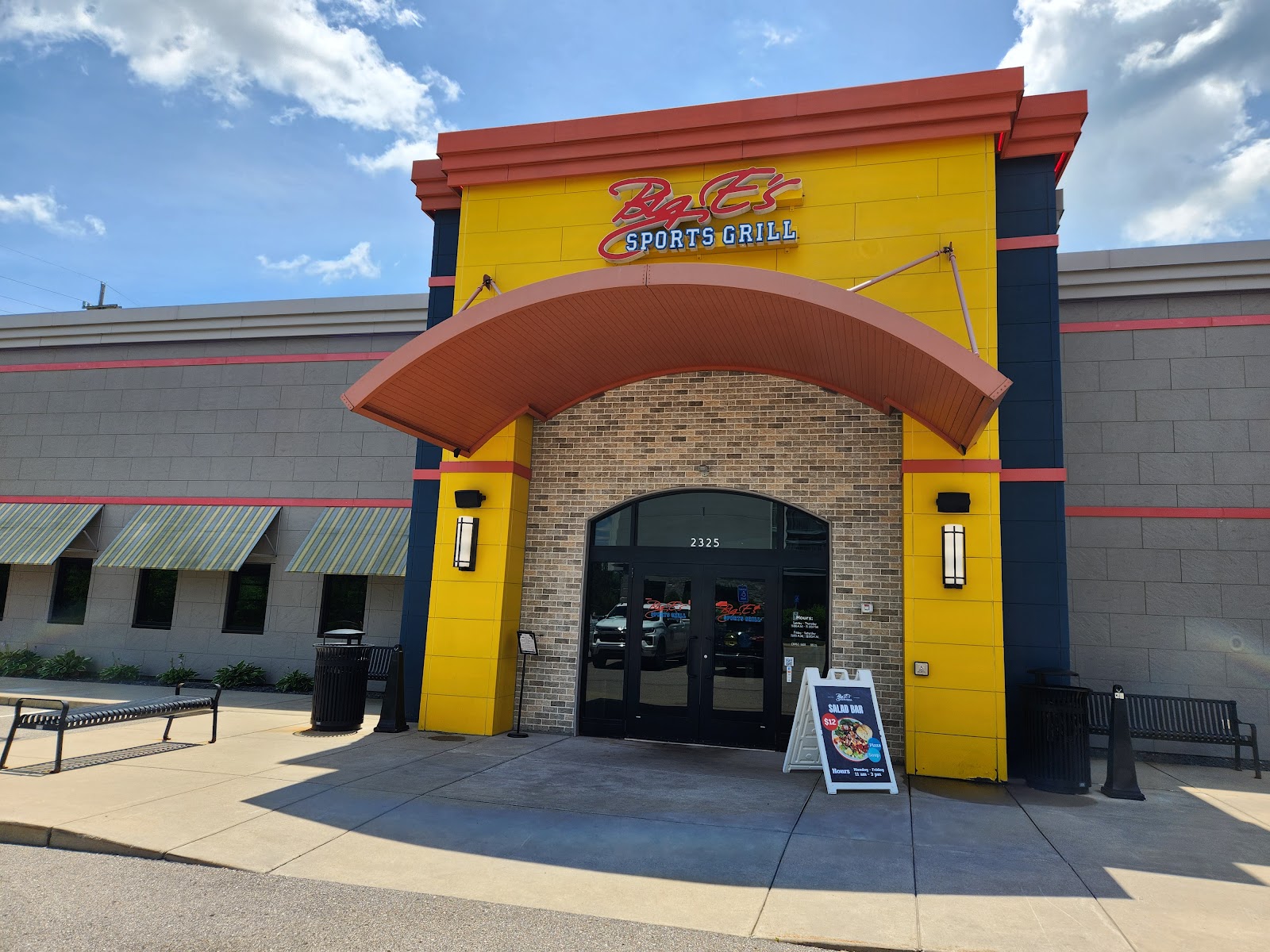 Big E's Sports Grill Grand Rapids Beltline — photo