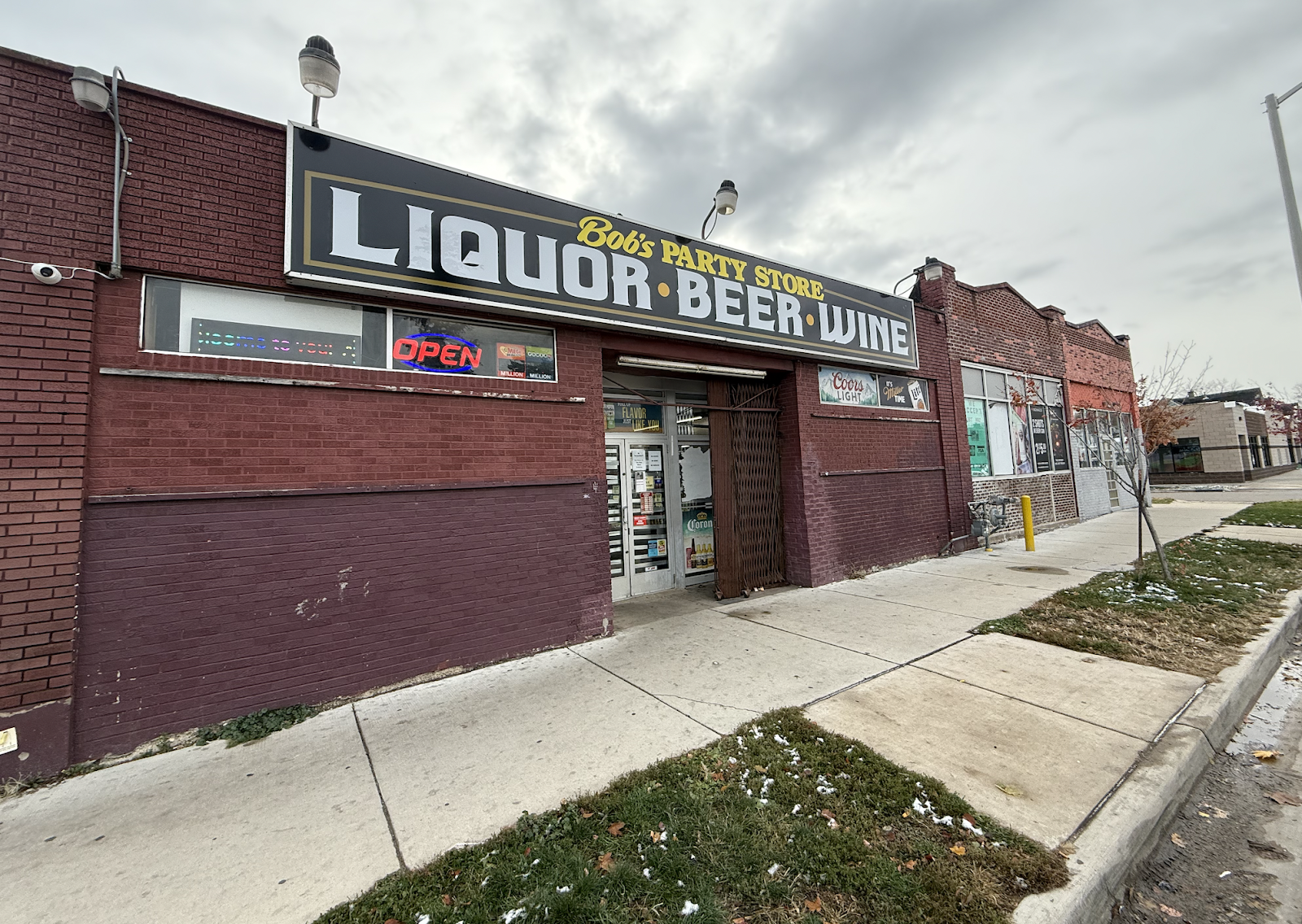 Bob's Party Store — photo