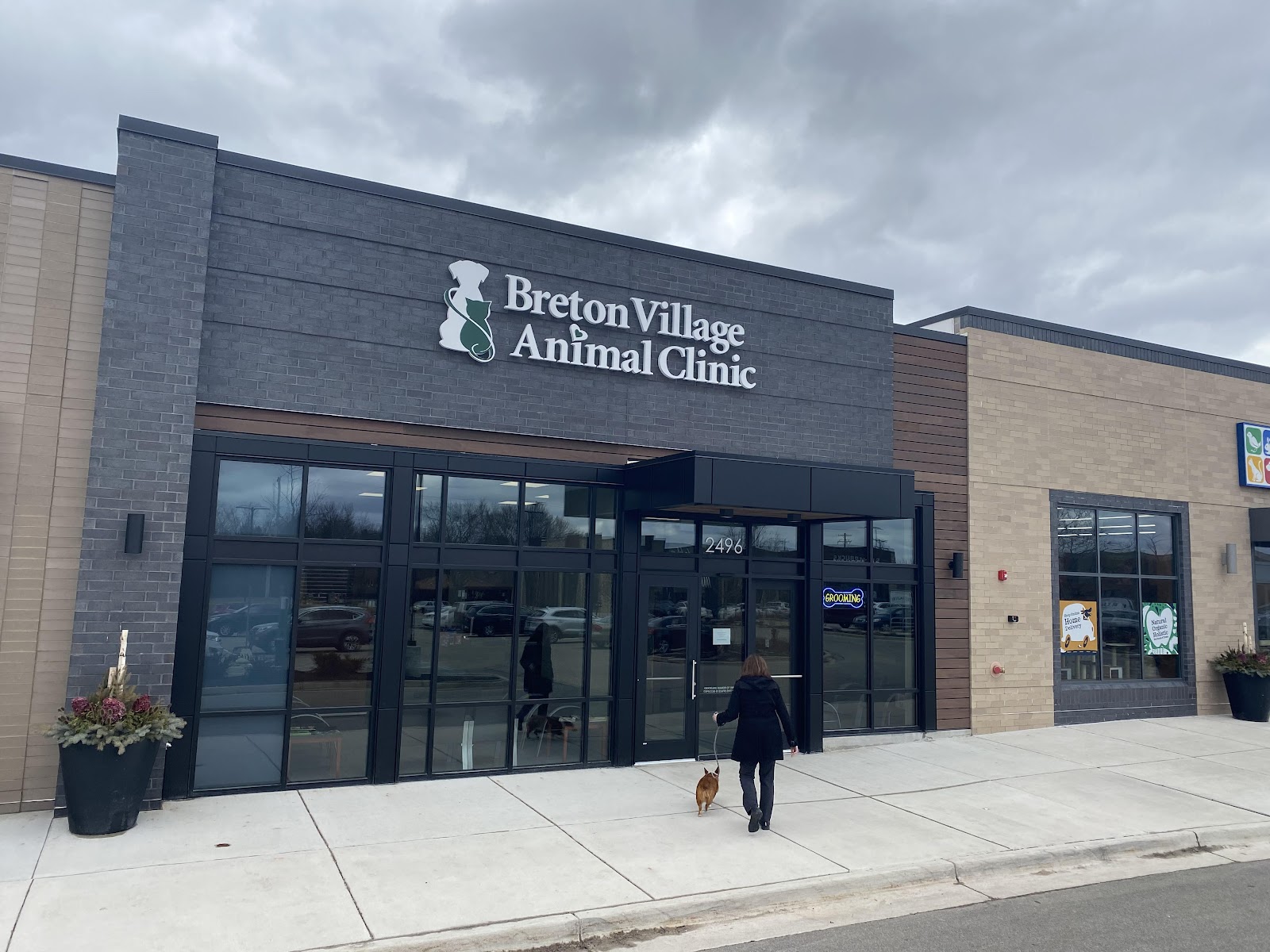 Breton Village Animal Clinic in Grand Rapids