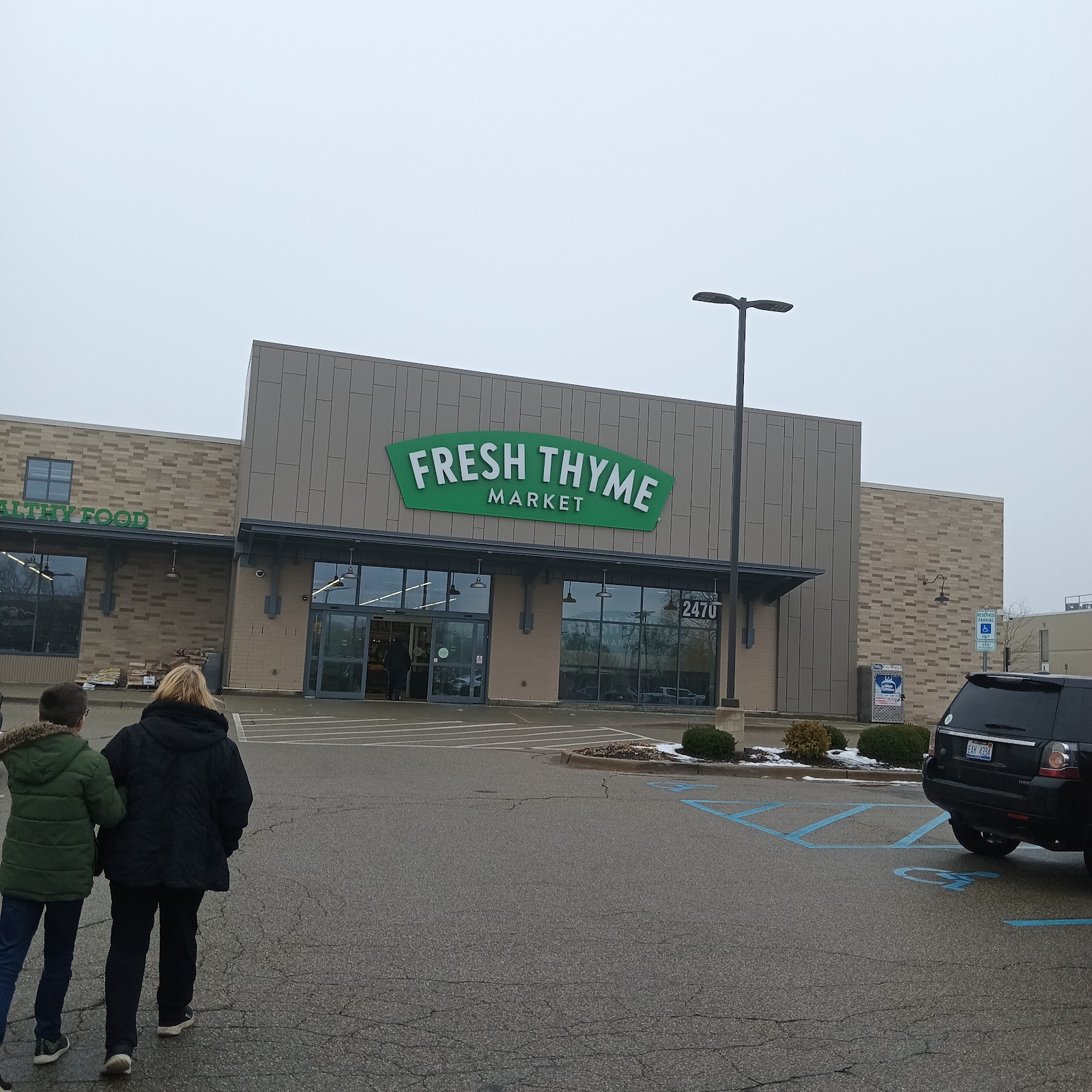 Fresh Thyme Market — photo