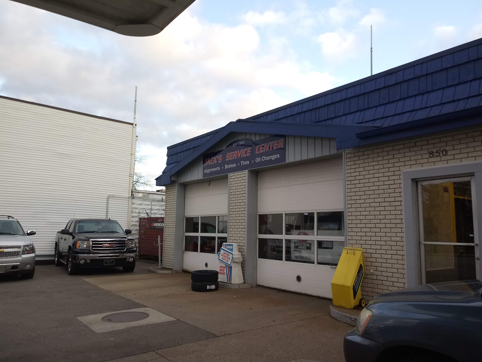 Jacks Service Center — photo