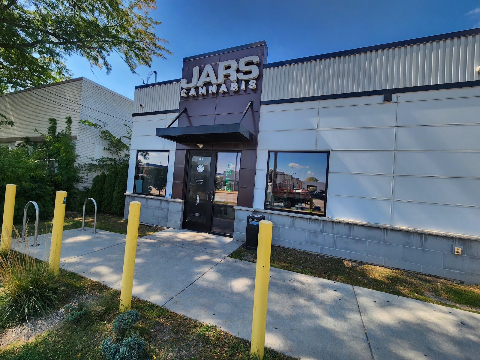 JARS Cannabis Dispensary - Grand Rapids Alpine — photo
