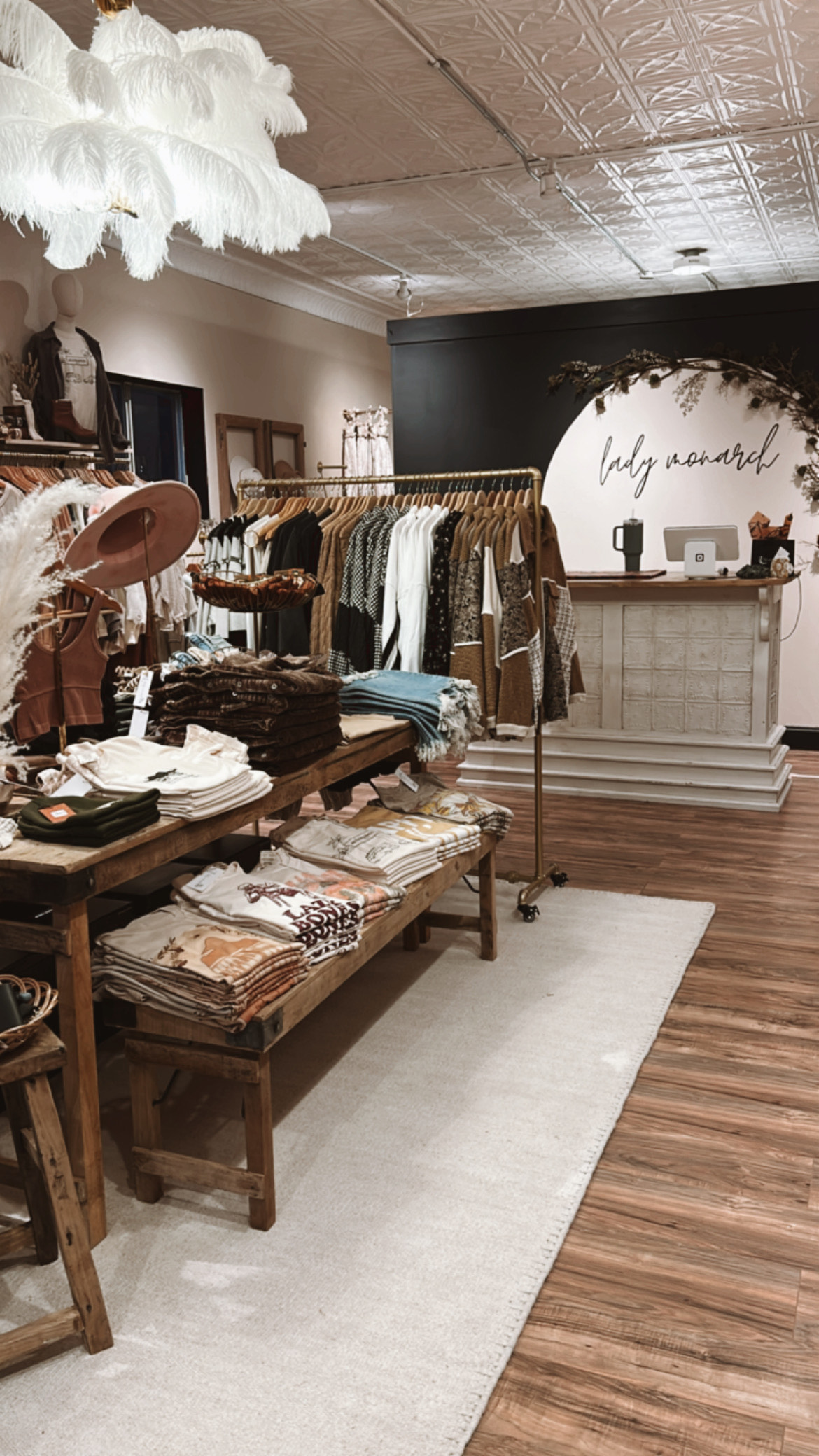 lady monarch - women's boutique — photo