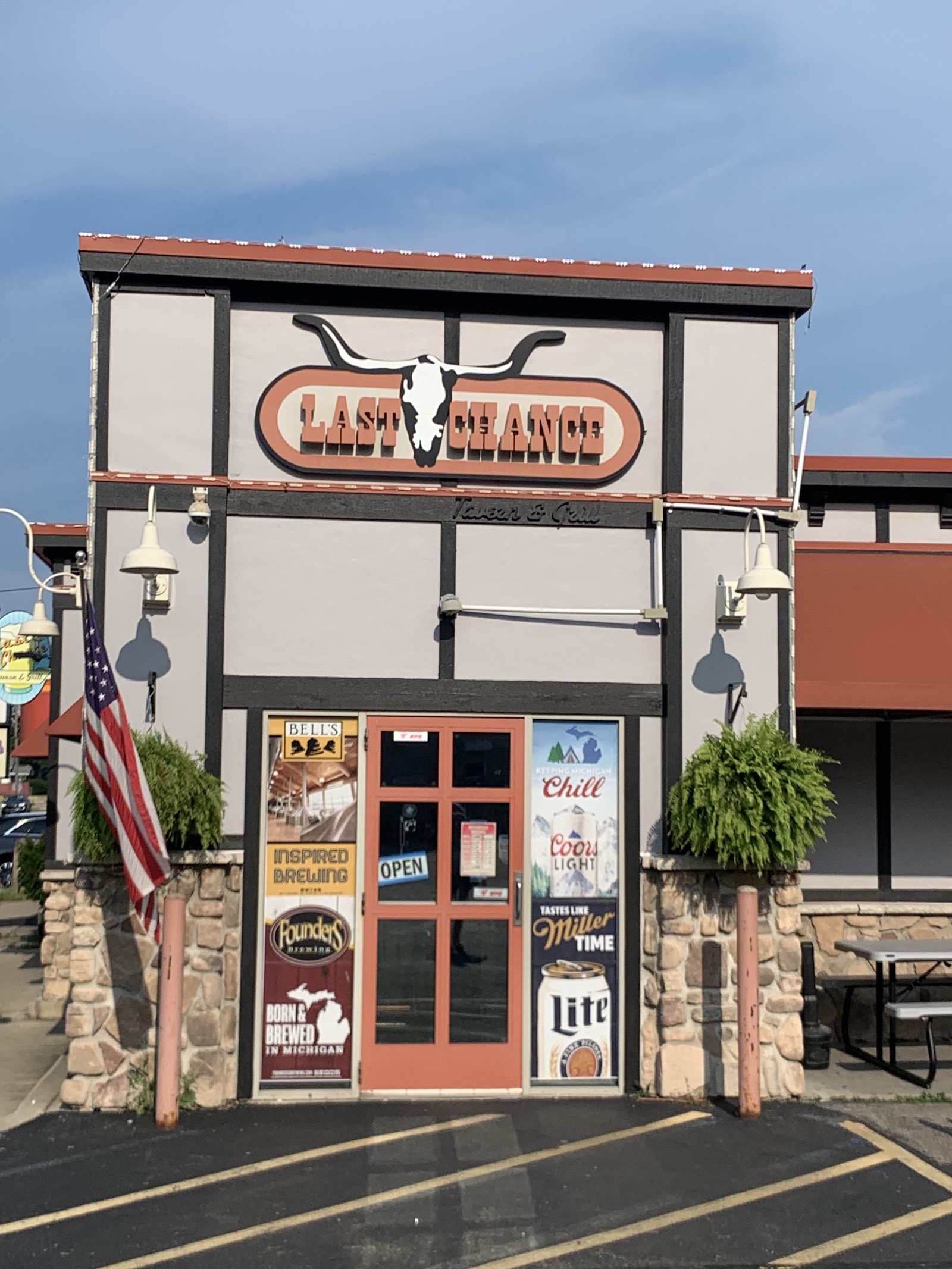 Last Chance Tavern & Grill in Grand Rapids