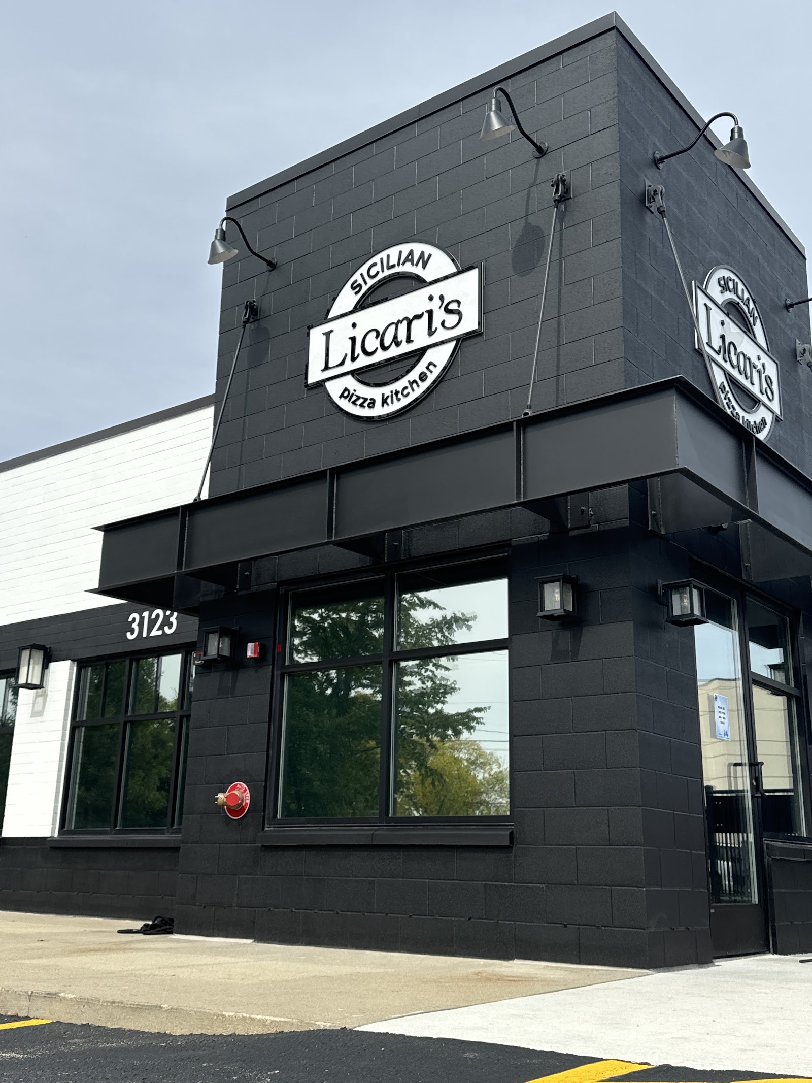 Licari's Sicilian Pizza Kitchen-No.1 — photo
