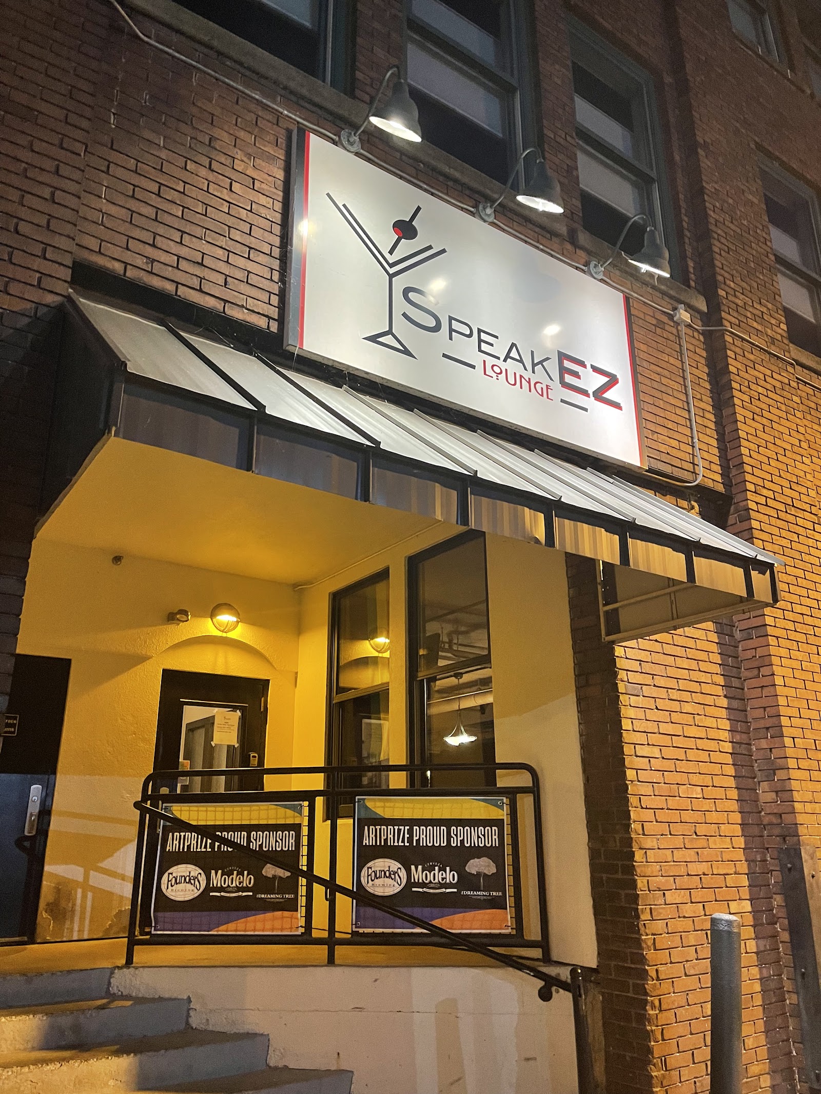 SpeakEZ Lounge — photo