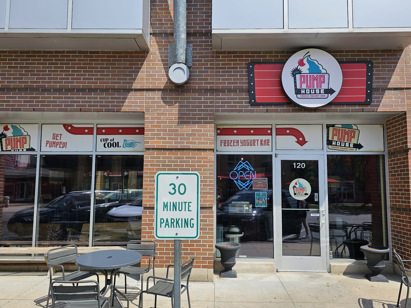 The Pump House Frozen Yogurt Bar - Knapps Corner in Grand Rapids