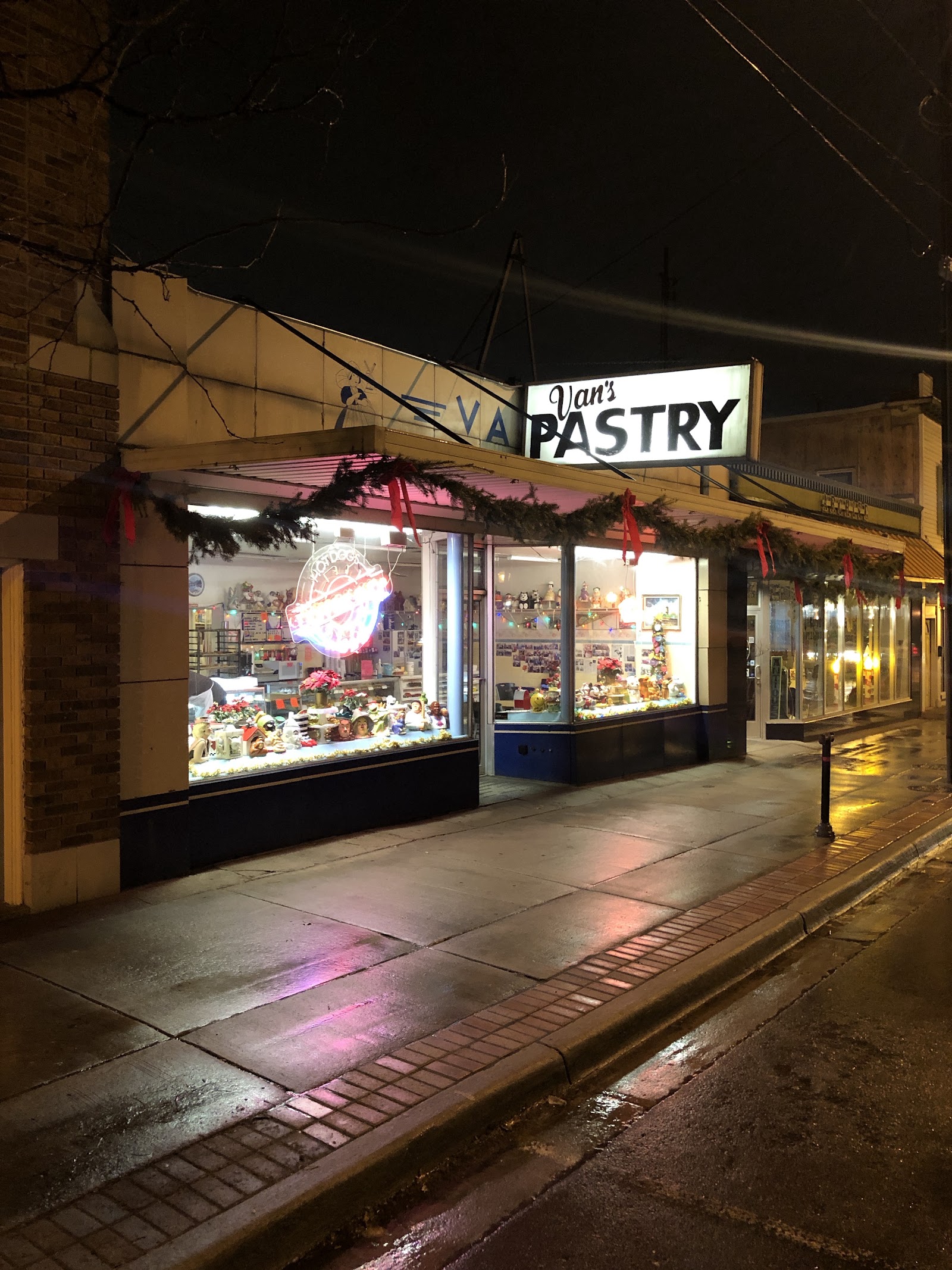 Van's Pastry Shoppe — photo
