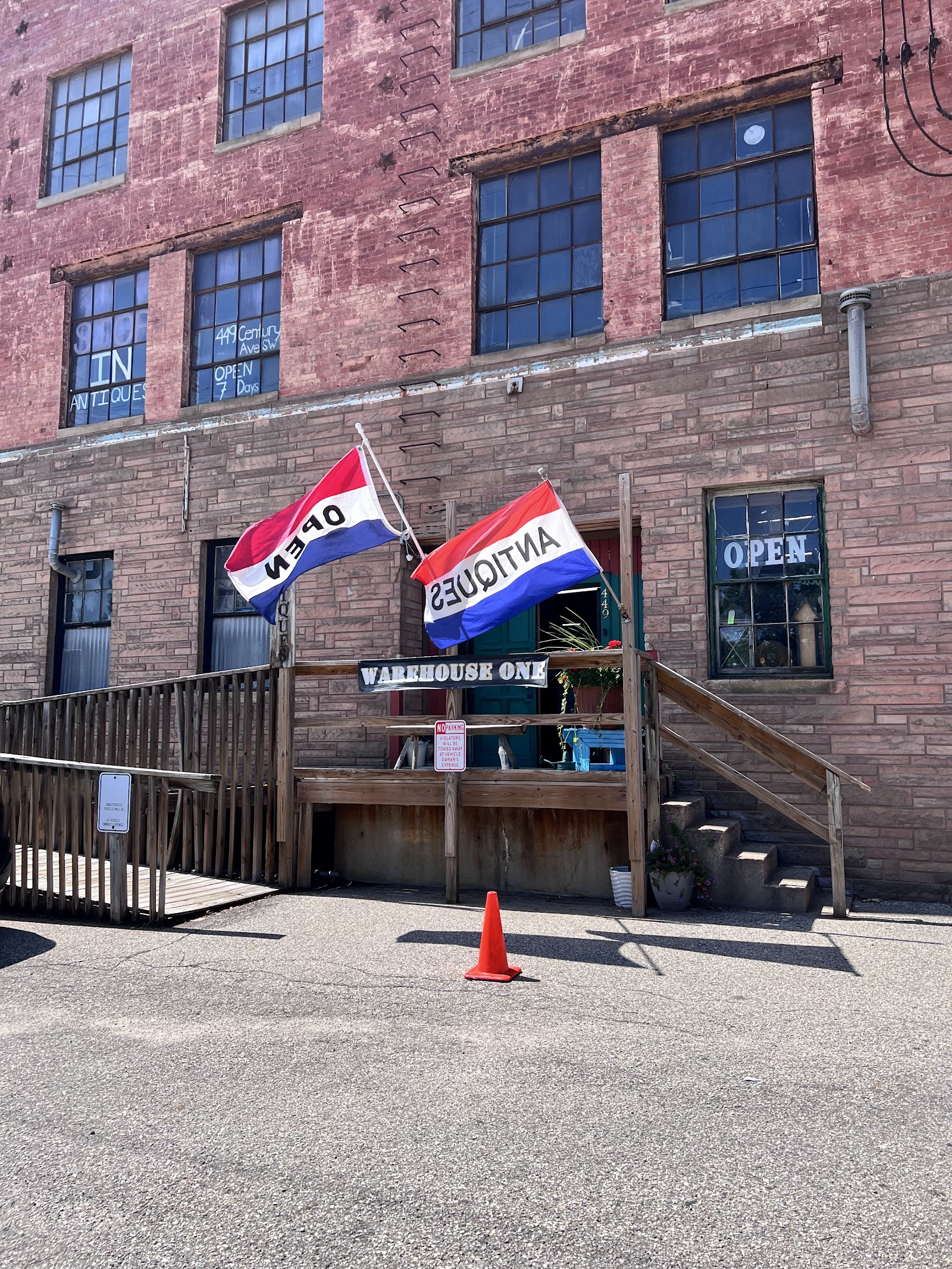 Warehouse One Antiques & Collectibles — photo