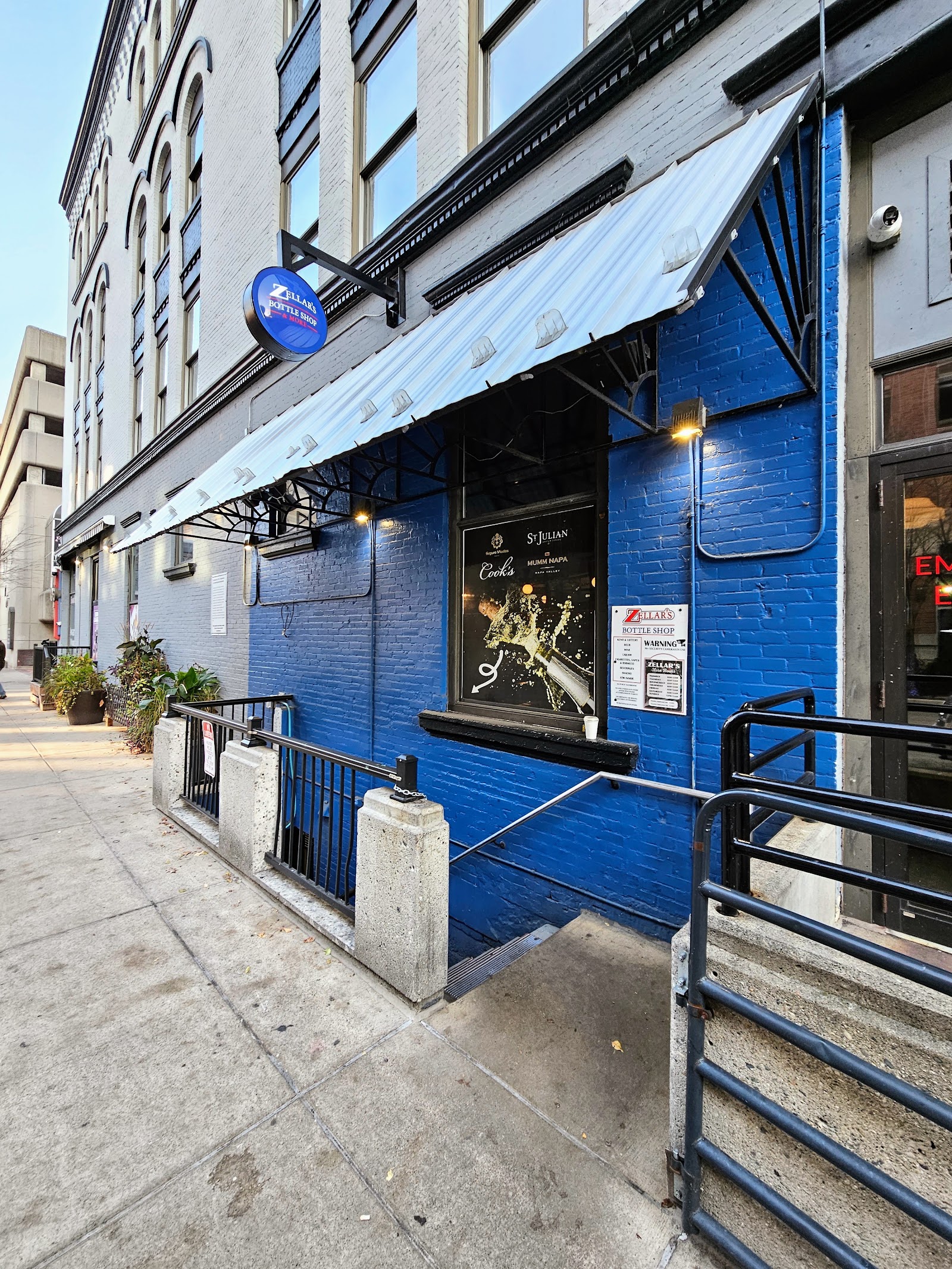 Zellar's Bottle Shop — photo